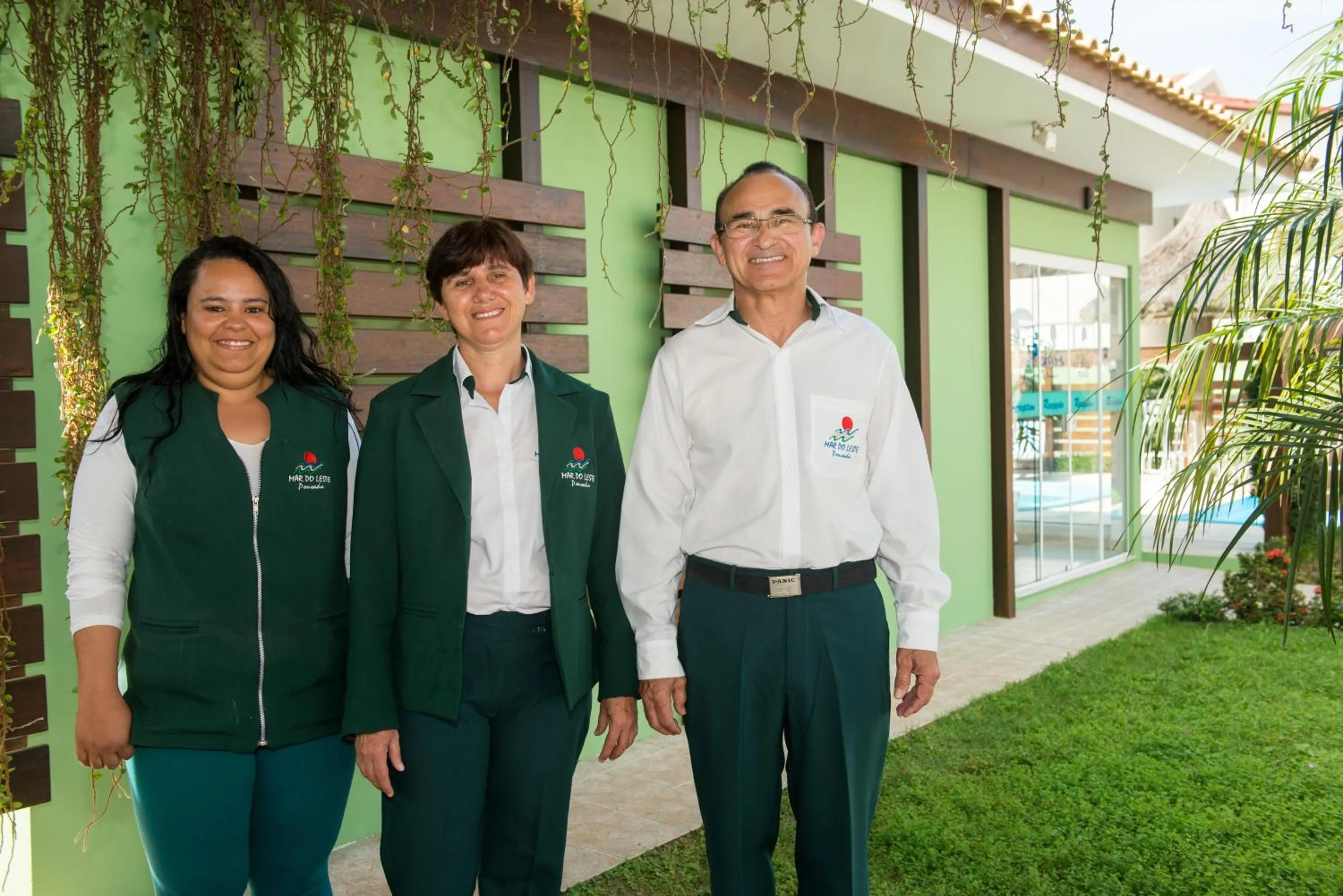 Equipe da Pousada Mar do Leste na Barra da Lagoa