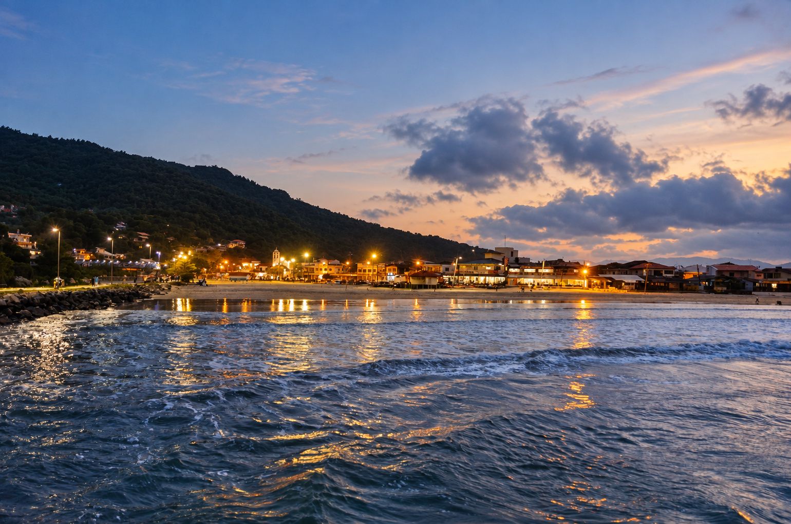 Barra da Lagoa ao anoitecer