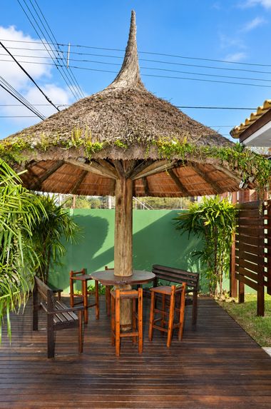 Palapa ao lado da piscina