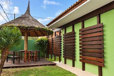 Palapa e jardim da área externa