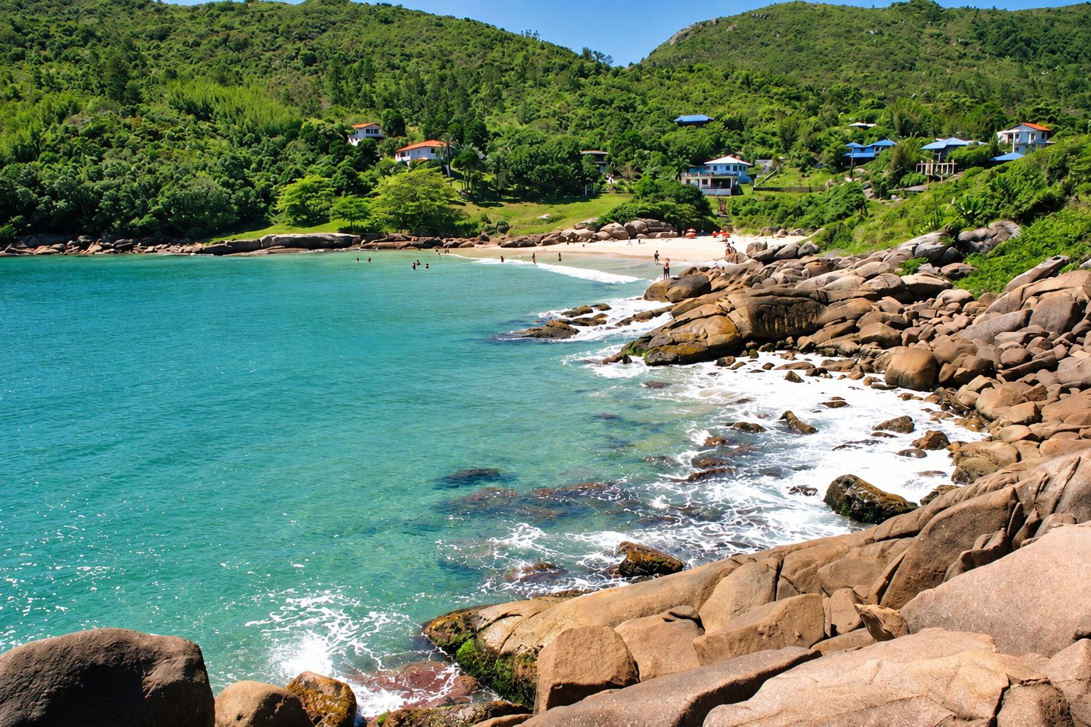 Playita y costa rocosa de Barra da Lagoa