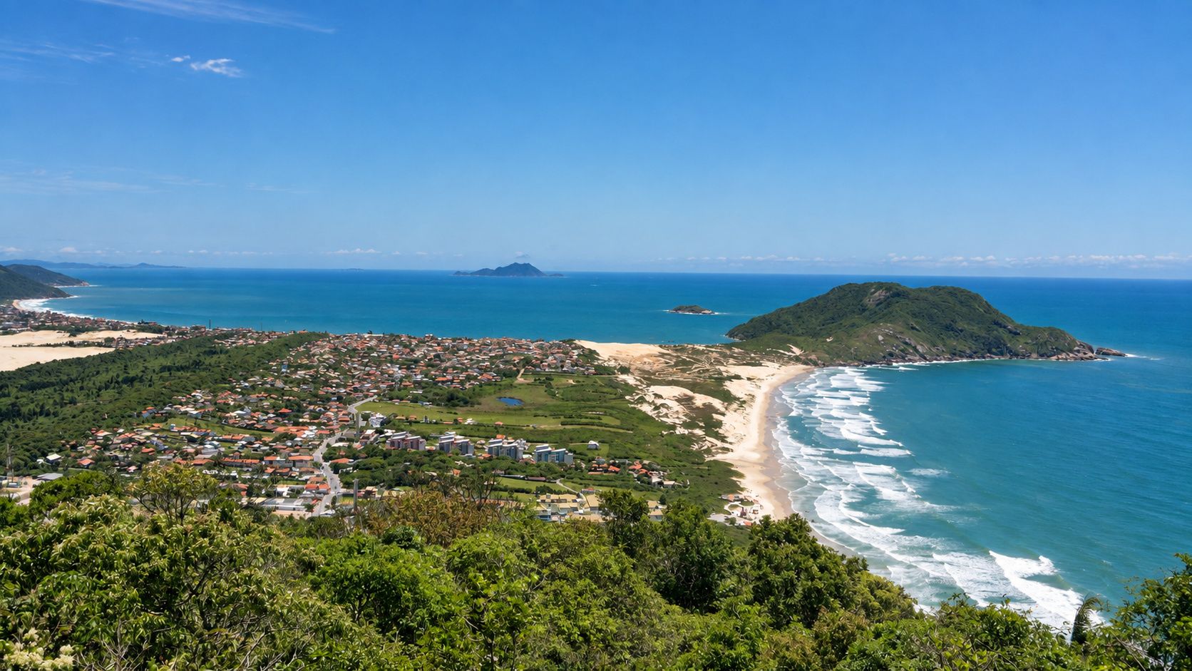Vista desde lo alto del Sendero Morro das Aranhas, entre Ingleses y Santinho
